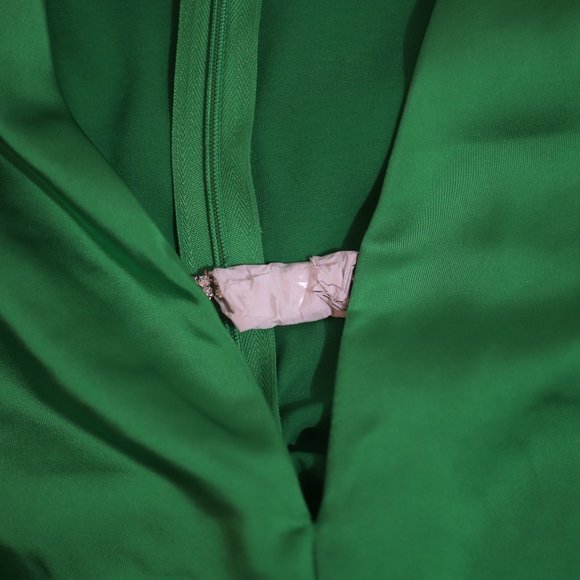 NWT JEWEL TRIM DRAPED SATIN EFFECT GREEN DRESS. - Picture 5 of 14